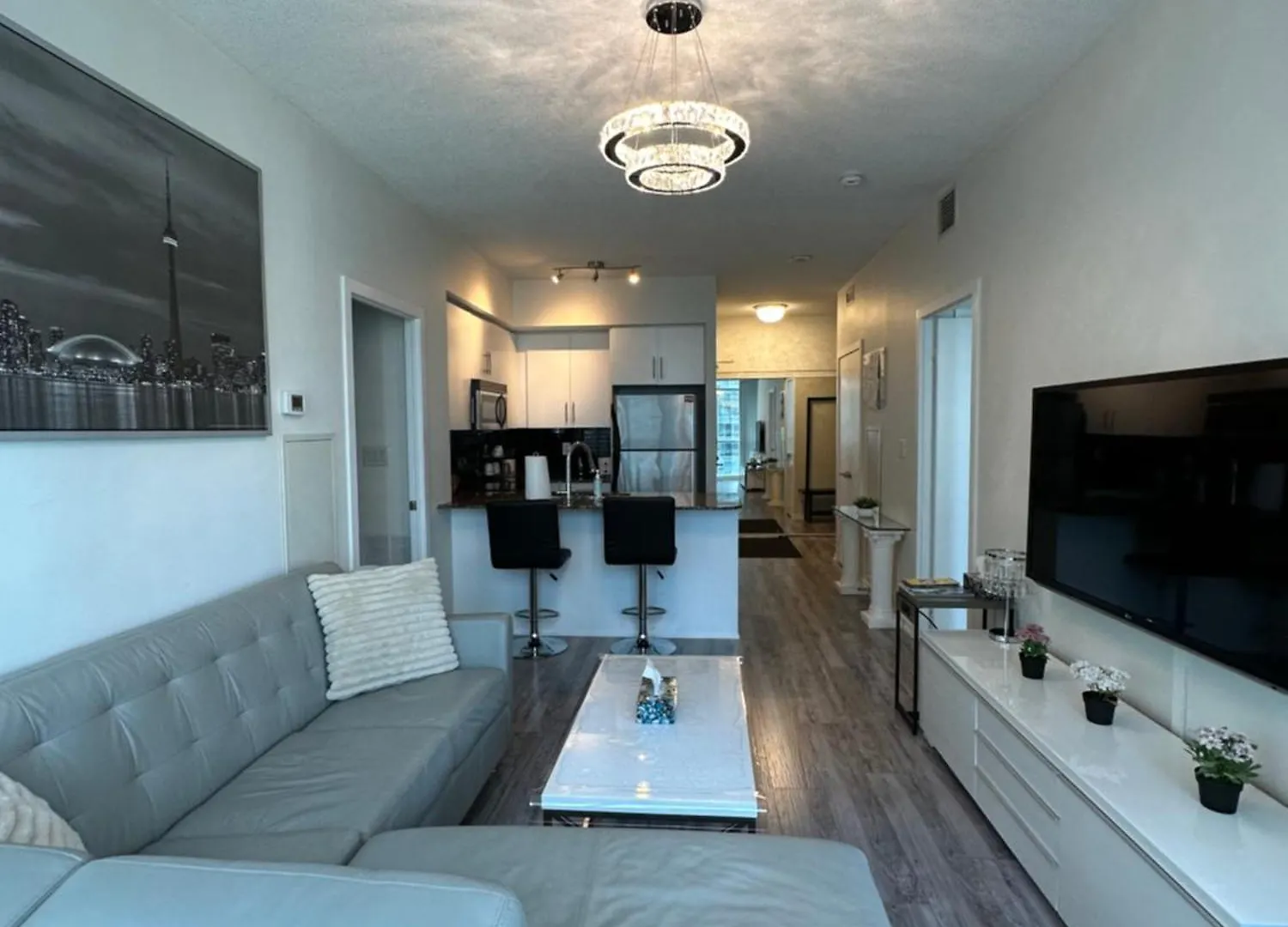 Newly Updated 2Br, 2Bath & Den In Downtown Toronto Beside Union Station & Scotia Bank Arena! 加拿大