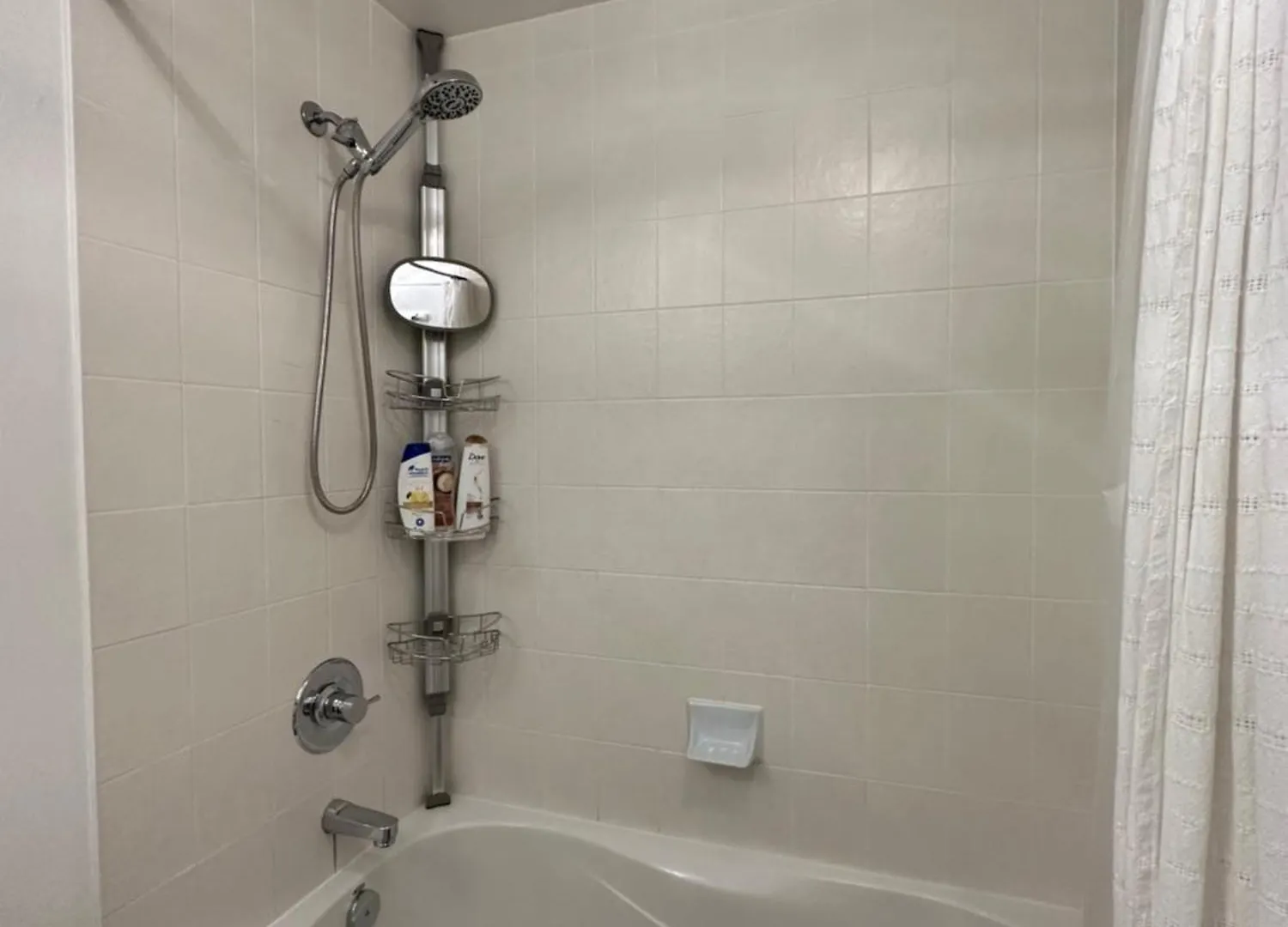 Newly Updated 2Br, 2Bath & Den In Downtown Toronto Beside Union Station & Scotia Bank Arena!