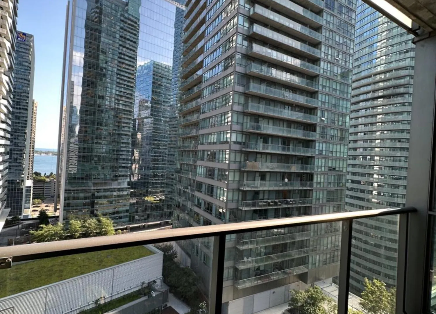 公寓 Newly Updated 2Br, 2Bath & Den In Downtown Toronto Beside Union Station & Scotia Bank Arena!