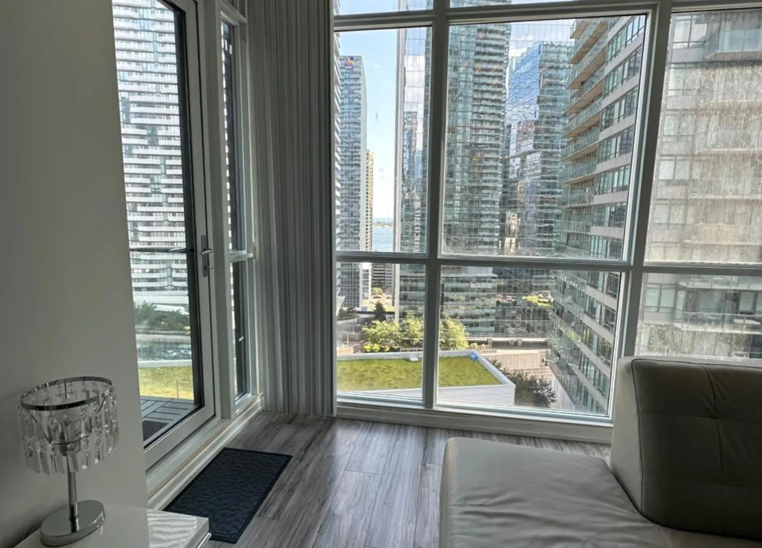 Newly Updated 2Br, 2Bath & Den In Downtown Toronto Beside Union Station & Scotia Bank Arena! 加拿大