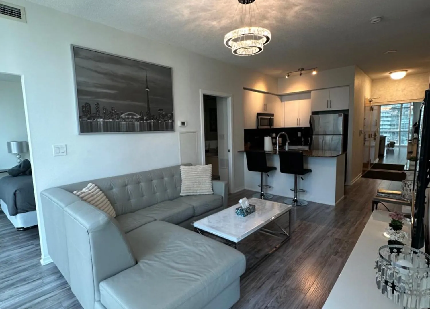 Newly Updated 2Br, 2Bath & Den In Downtown Toronto Beside Union Station & Scotia Bank Arena! 0*,  加拿大