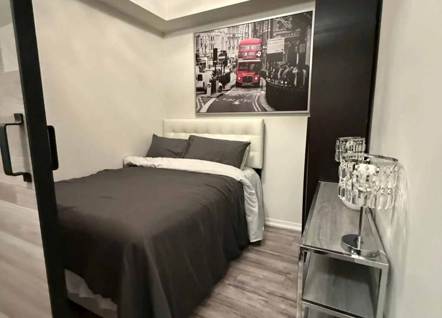 Newly Updated 2Br, 2Bath & Den In Downtown Toronto Beside Union Station & Scotia Bank Arena! 0*,  加拿大