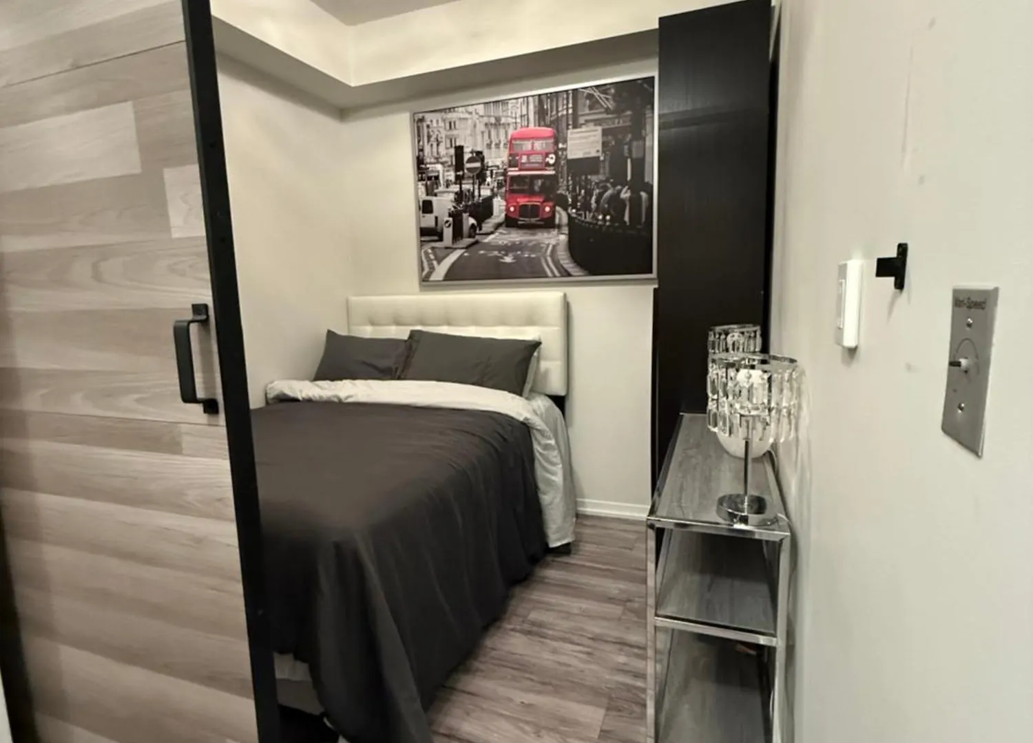 Newly Updated 2Br, 2Bath & Den In Downtown Toronto Beside Union Station & Scotia Bank Arena! 公寓