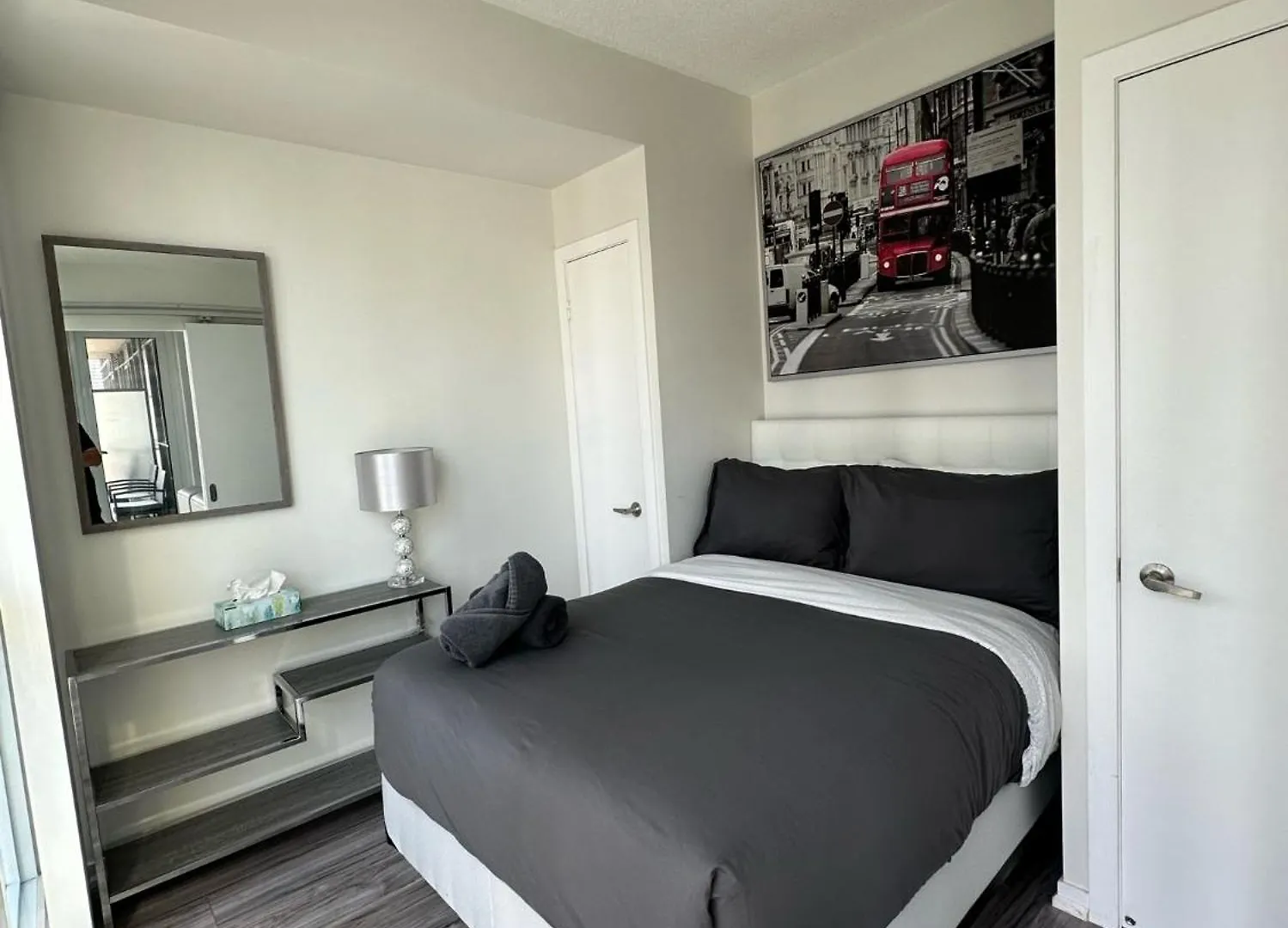 公寓 Newly Updated 2Br, 2Bath & Den In Downtown Toronto Beside Union Station & Scotia Bank Arena!